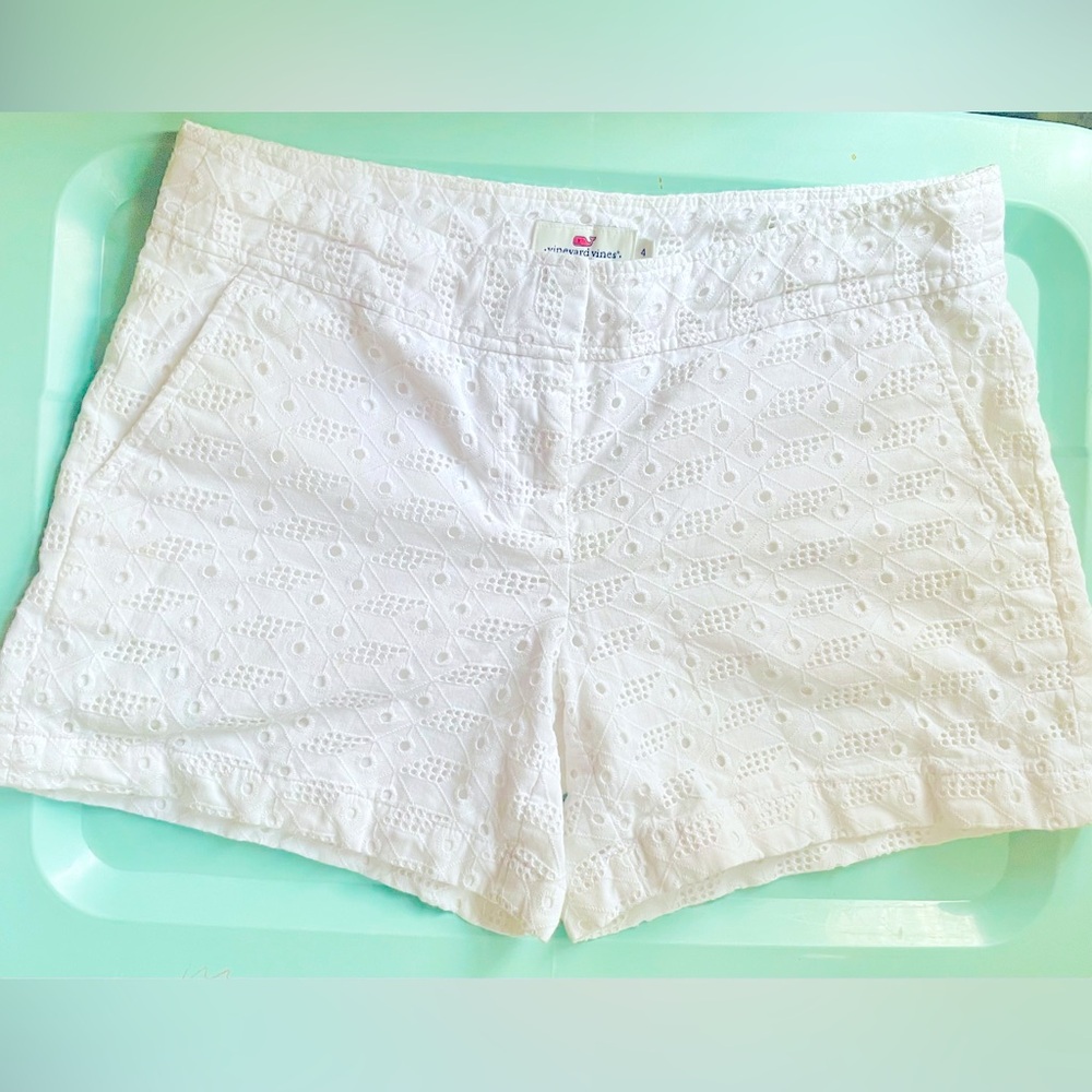 Size 4 Woman’s Vineyard Vines White Shorts